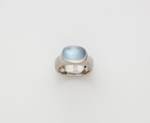 Paul Günther  Hartkopf - A German 18k white gold and sugarloaf-cut moonstone ring.
