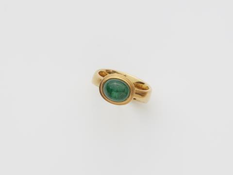 Paul Günther  Hartkopf - A German emerald cabochon ring.