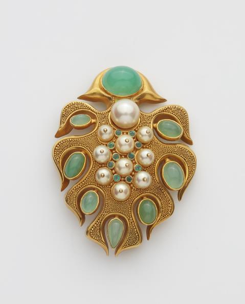 Wilhelm Nagel - A German 18k gold granulation chrysoprase cultured pearl and emerald brooch.