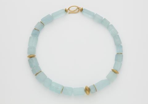 Renate Wander - A German 18k gold and facetted cylindrical aquamarine necklace.