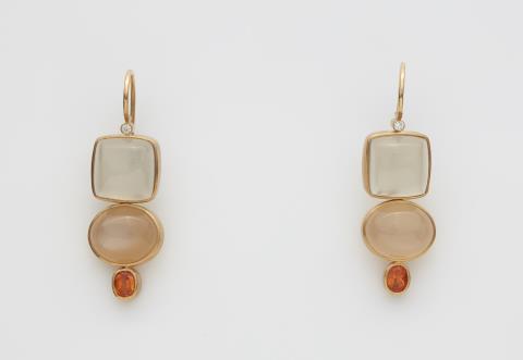 Renate Wander - A pair of 18k gold moonstone diamond and Mandarin garnet earrrings.