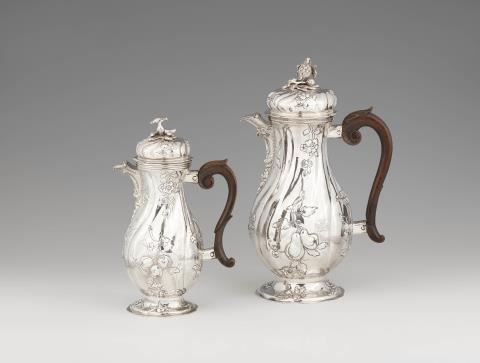Jakob Wilhelm Kolb - A pair of Augsburg Rococo silver jugs