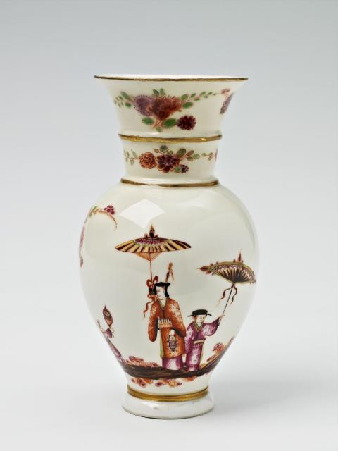 Johann Ehrenfried Stadler - A small Meissen porcelain Augustus Rex vase with Chinoiseries