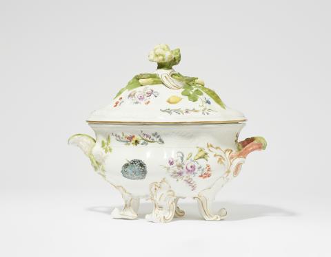 Johann Friedrich Eberlein - An oval Meissen porcelain tureen with vegetable motifs from the dinner service for Count Heinrich Brühl