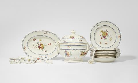 Porcelain Manufacture Frankenthal - A Frankenthal porcelain dinner service with fruit and flower motifs