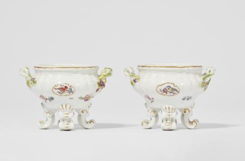  Meissen Royal Porcelain Manufactory - A pair of Meissen porcelain salts with bird motifs