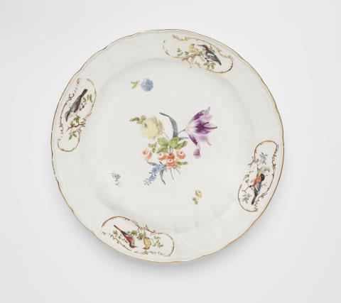  Meissen Royal Porcelain Manufactory - A Meissen porcelain dish with bird motifs
