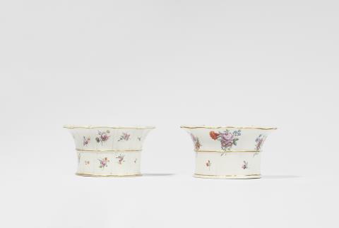 Porcelain Manufacture Frankenthal - Two Frankenthal porcelain posy vases with floral decor