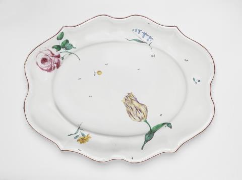  Strasbourg - An oval Strasbourg faience platter with 'fleur fines' decor
