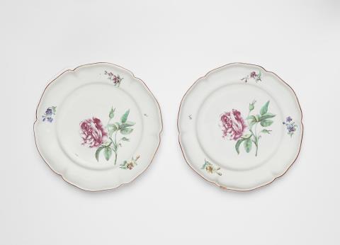 Paul Hannong - A pair of Strasbourg faience plates with 'fleurs fines' decor