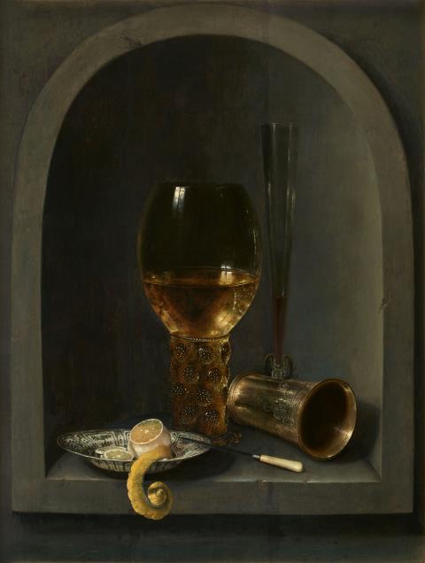 Willem Claesz. Heda - Stillleben mit Römer, venezianischem Flötenglas, einem Silberbecher neben einer blau-weißen Porzellanschale mit geschälter Zitrone und einem Messer, alles in einer Steinnische arrangiert