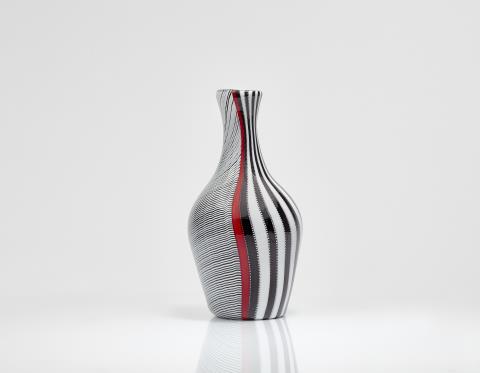  Venini & C. Murano - Vase 'Smoking'
Venini & C., Murano, der Entwurf Gianni Versace, 1990er Jahre, die Ausführung 1997.