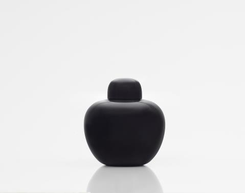  Venini & C. Murano - Black 'Cinese' vase and cover
Venini & C., Murano, designed by Carlo Scarpa, produced in 1982.