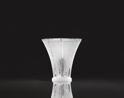  Lalique Verrerie - Vase Epis
Lalique, Wingen-sur-Moder, Entwurf 1931, Ausführung 1990er/frühe 2000er Jahre.