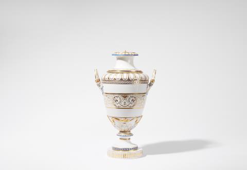 Königliche Porzellanmanufaktur Berlin KPM - A Neoclassical Berlin KPM porcelain potpourri