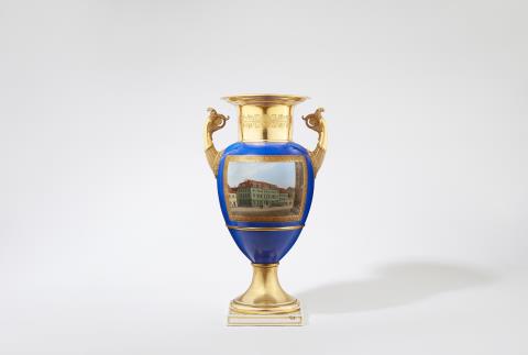 Königliche Porzellanmanufaktur Berlin KPM - Vase mit zwei Ansichten in der Art Eduard Gaertners
Das Regierungsgebäude und die Ansicht auf das Prinzenufer in Frankfurt an der Oder