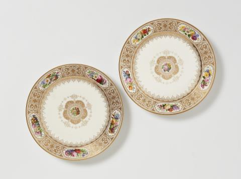  Sèvres - A pair of Sèvres porcelain plates from the dessert service for the Château de Trianon