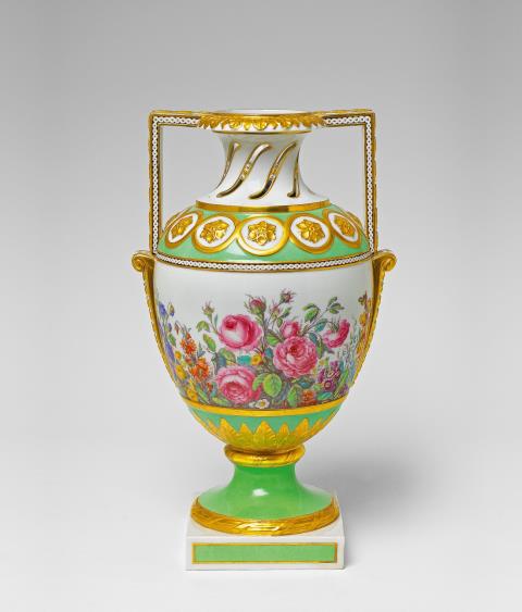Königliche Porzellanmanufaktur Berlin KPM - A Neoclassical Berlin KPM porcelain potpourri vase