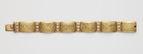 Rolf Goldschmitt - A German 18k gold granulation and pearl bracelet.