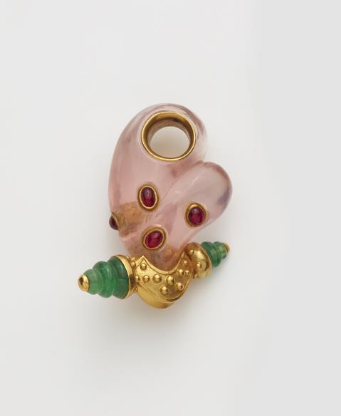 Otto Jakob - A German 18k gold emerald and carved rose quarz heart pendant.