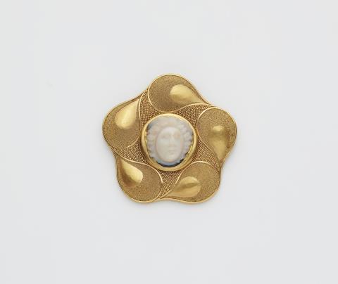 Wilhelm Nagel - A German 18/21k gold and granulation brooch with an ancient Roman layered onyx cameo of a Medusa head.