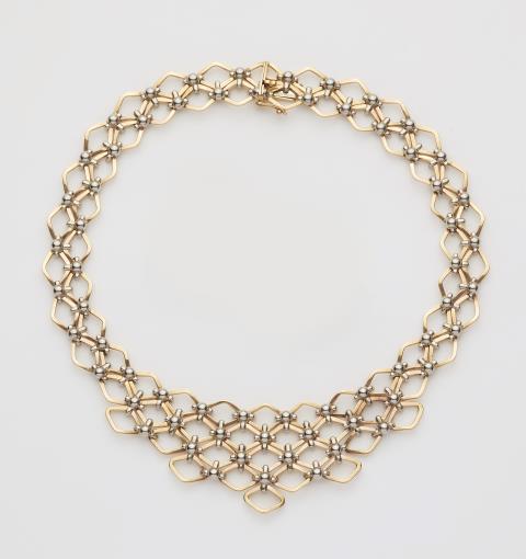 Jeweller Schilling - A German 18k bicolour collar necklace.