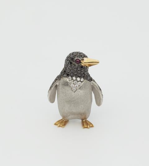 Karl Friedrich - A small German 18k bicolour gold, black and white diamond pinguin brooch.