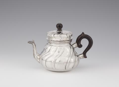 Salomon Dreyer - An Augsburg silver teapot