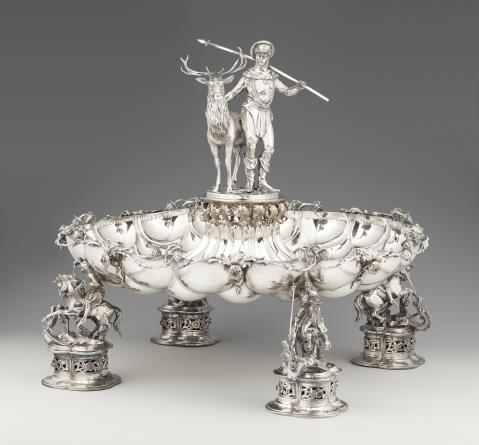 Jean Louis Schlingloff - A magnificent Hanau silver hunting centrepiece