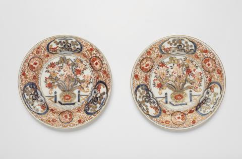  Meissen Königliche Porzellanmanufaktur - Paar Teller mit seltenem Imari-Dekor