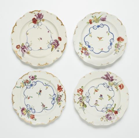  Ludwigsburg - Four Ludwigsburg porcelain dinner plates from the service with blue ribbon decor