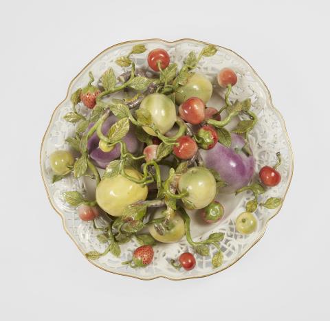  Meissen Königliche Porzellanmanufaktur - Einzigartiger Dessertteller mit plastischen Früchten