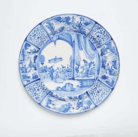  Delft - A Delftware dish with a rare Chinoiserie motif
