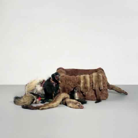 Ursula Schultze-Bluhm - Ohne Titel (Fur box with horse)