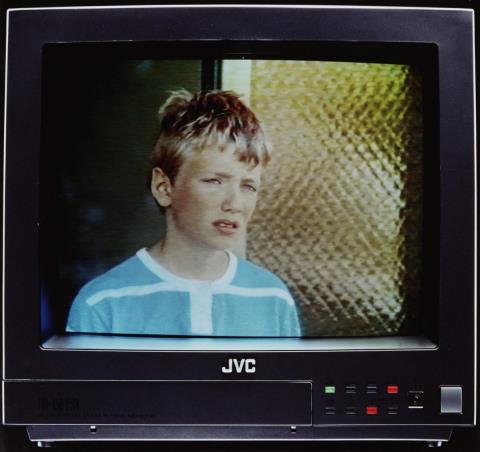 Jeff Wall - BOY ON TV (AUS DER SERIE: EVICTION STRUGGLE)