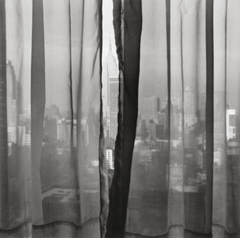 Fritz Henle - MANHATTEN WITH THE EMPIRE STATE BUILDING