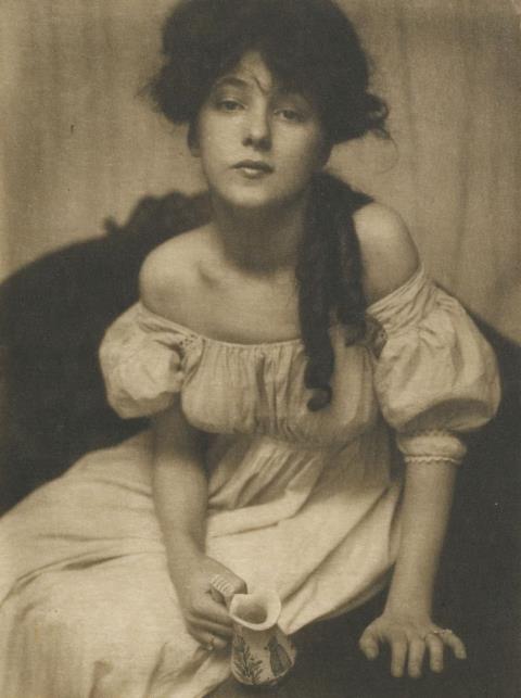 Gertrude Käsebier - PORTRAIT (MISS N.)