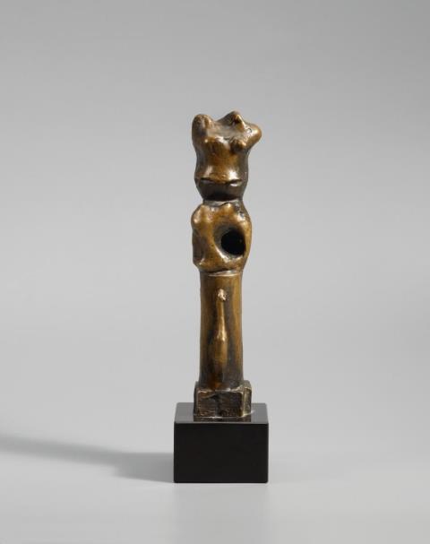 Henry Moore - Upright Motive: Maquette No. 9