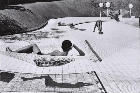 Martine Franck - Swimming pool designed by Alain Capeilleres, La Brusc, France