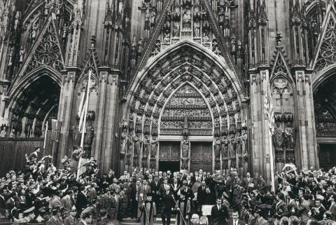 Guido Mangold - J.F. Kennedy und K. Adenauer nach der Sonntagsmesse vor dem Kölner Dom